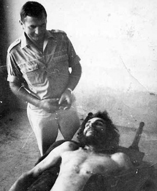 Félix Rodríguez, coronel de la CIA de origen cubano. Se le atribuye el asesinato del Che. Tomada de Ecured