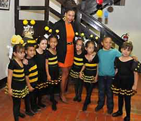 Beyonce junto a los niños de La Colmenita