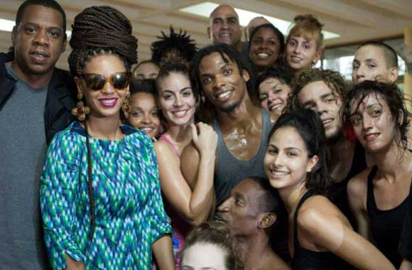 Beyonce con integrantes  Danza Contemporánea de Cuba