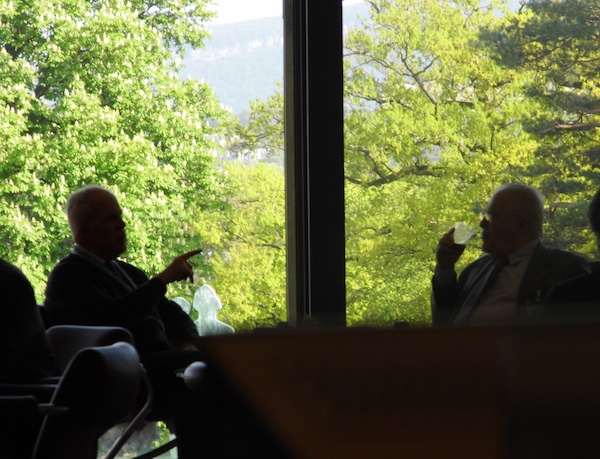 Michael Parlmy y Elizardo Sánchez en Ginebra. 1 de mayo de 2013 en el Palacio de las Naciones. 