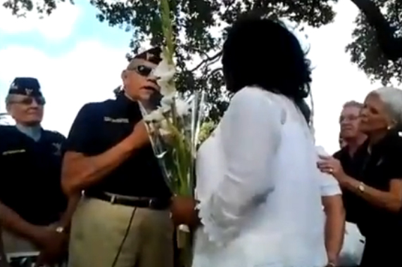 Acto en Miami de las Damas de Blanco, junto a veteranos de la invasión de Playa Girón y paramilitares de Alpha 66,  grupo terrorista con decenas de muertos a sus espaldas mediante atentados en Cuba