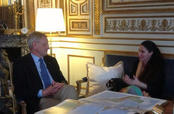 El canciller sueco Carl Bildt reunido con Yoani Sánchez. Foto: La pupila insomne