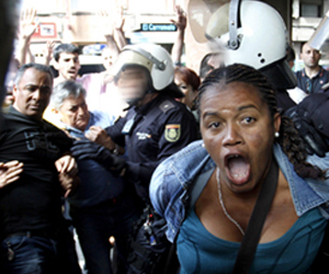 Ismara Sánchez y su familia, jamás pensaron que en la tierra prometida, como veían a España, no encontraría trabajo y que la Policía Nacional le echaría de su casa. Foto: Cubainformación