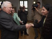 Este lunes el expresidente polaco Lech Walesa (izq) recibió a la bloguera cubana Yoani Sánchez (der), él que fue y ella que es "l´enfant terrible" de la CIA para la "democracia" en Cuba. Foto: EFE